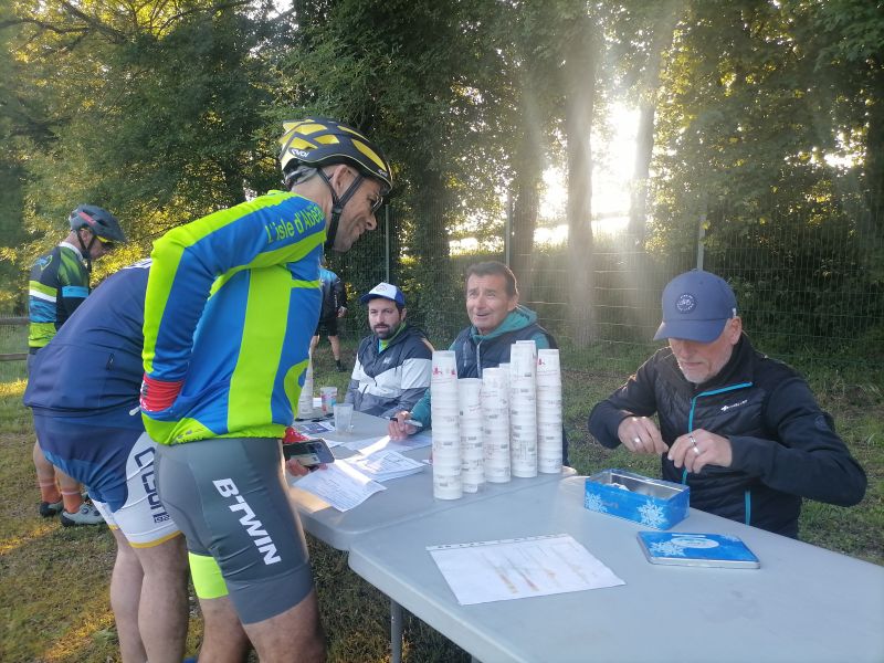 On s'était dit Rendez-vous aux 25èmes randonnées du Dauphin (Route / VTT)